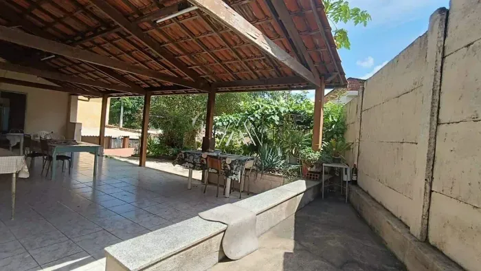 Vendo casa em Itaúna em excelente localização!