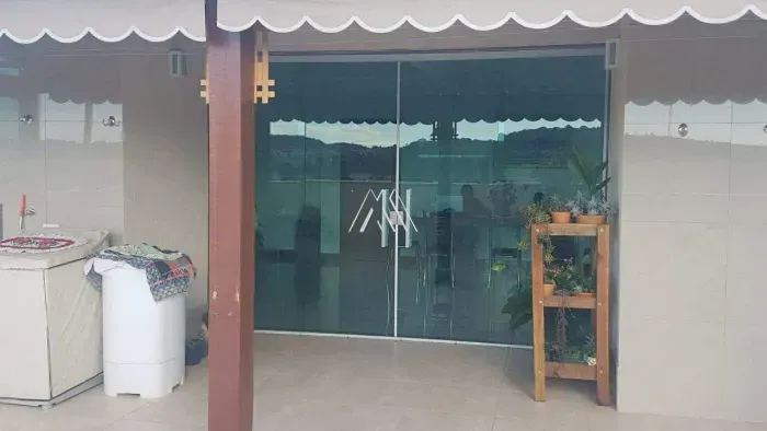 Vendo cobertura em Itaúna em região próximo ao centro!
