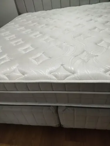 Cama box king BF COLCHÕES e cabeceira de linho