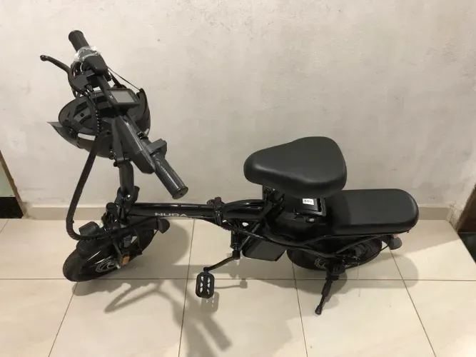 Vende-se esta bicicleta elétrica marca NUDA, nova!