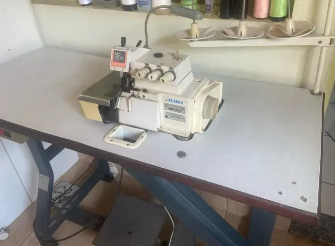 Máquina de Overlock Juki MO-2300