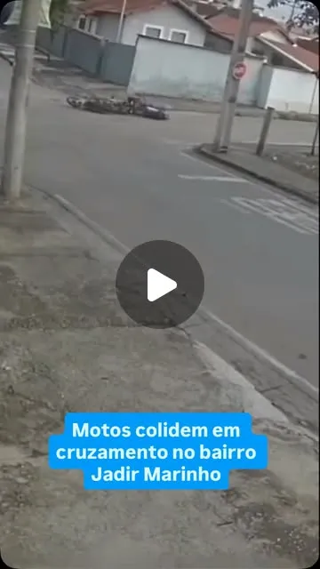 Acidente entre duas motos no Bairro Jardim Marinho