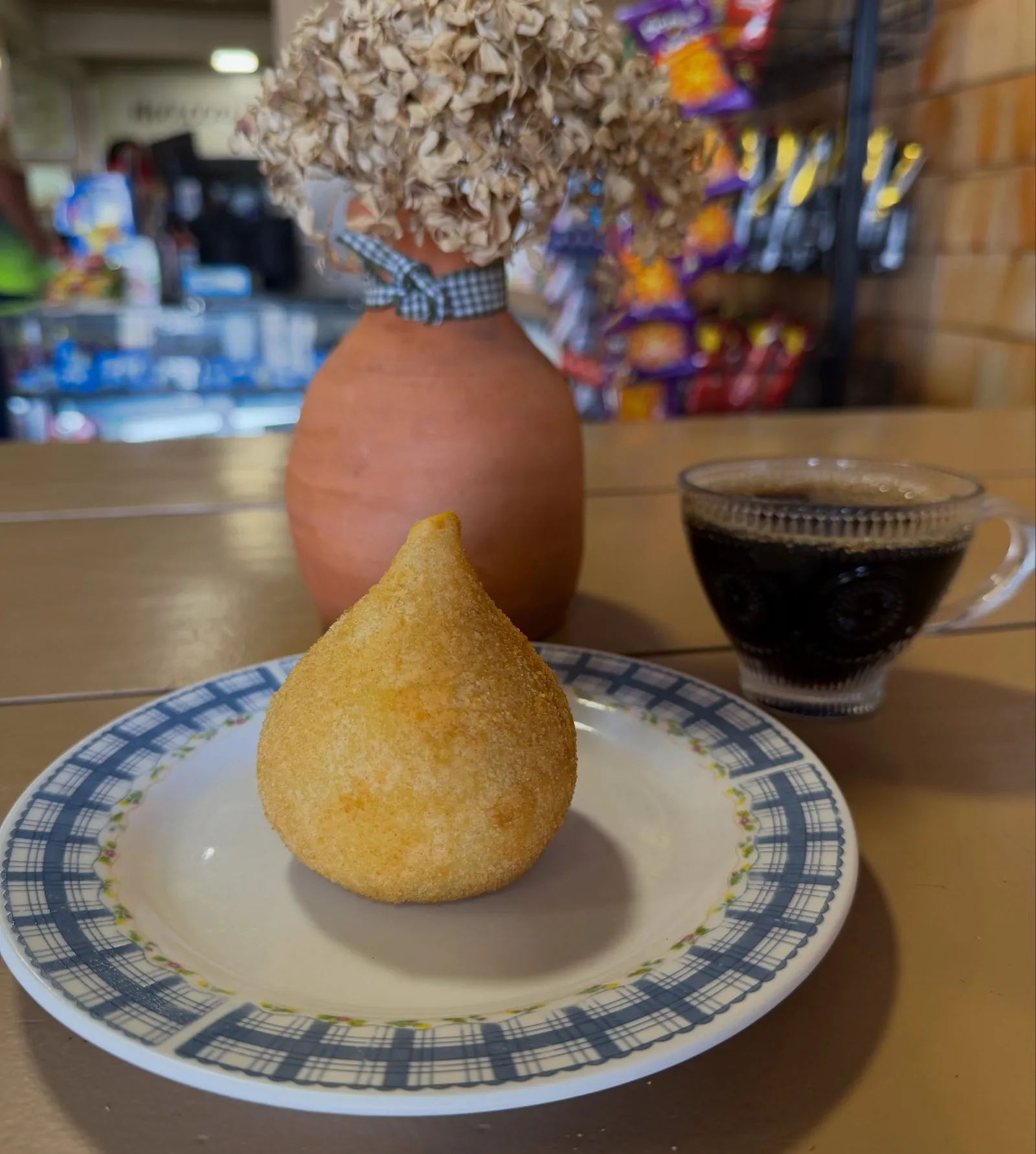 Coxinha de frango com catupiry na Panificadora Singular