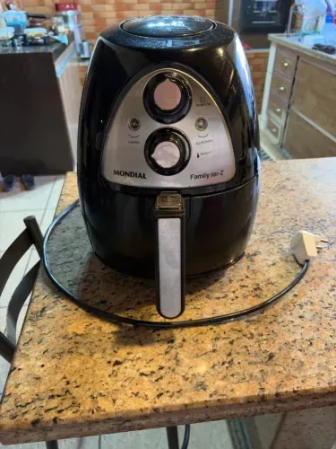 Fritadeira Elétrica Sem Óleo Air Fryer Mondial Family NAF-03I 4L - Preta e Inox - 110V