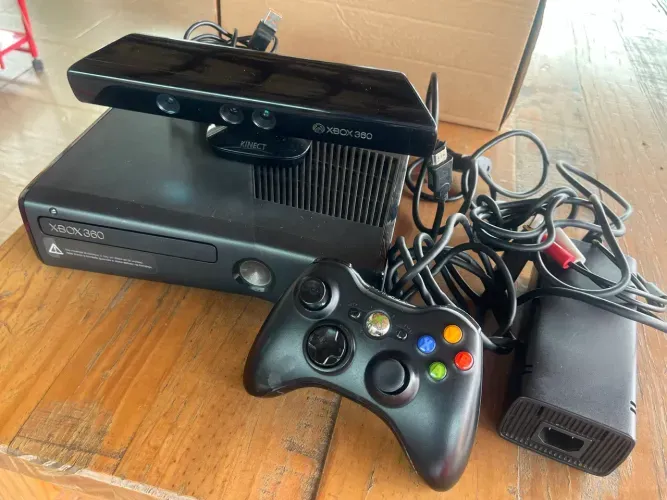Xbox 360 Slim 500GB Desbloqueado + kinect + Manete + Jogos