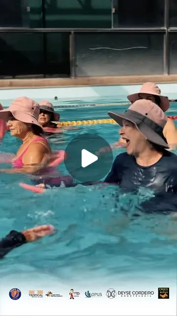 Aulas de hidroginástica no Tropical Tênis Clube