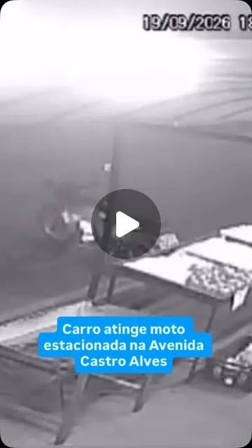 Moto é atingida por carro no Bairro Irmãos Auler