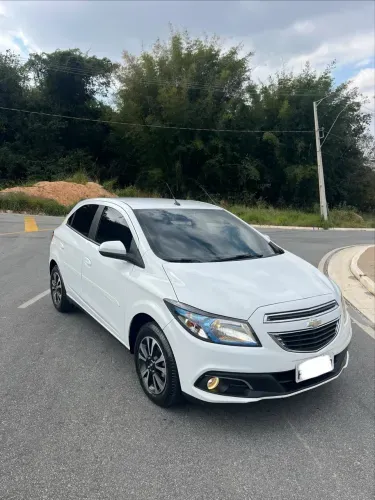 Chevrolet Onix Hatch LTZ 1.4 8V Flex Power Mec. 4P 2015