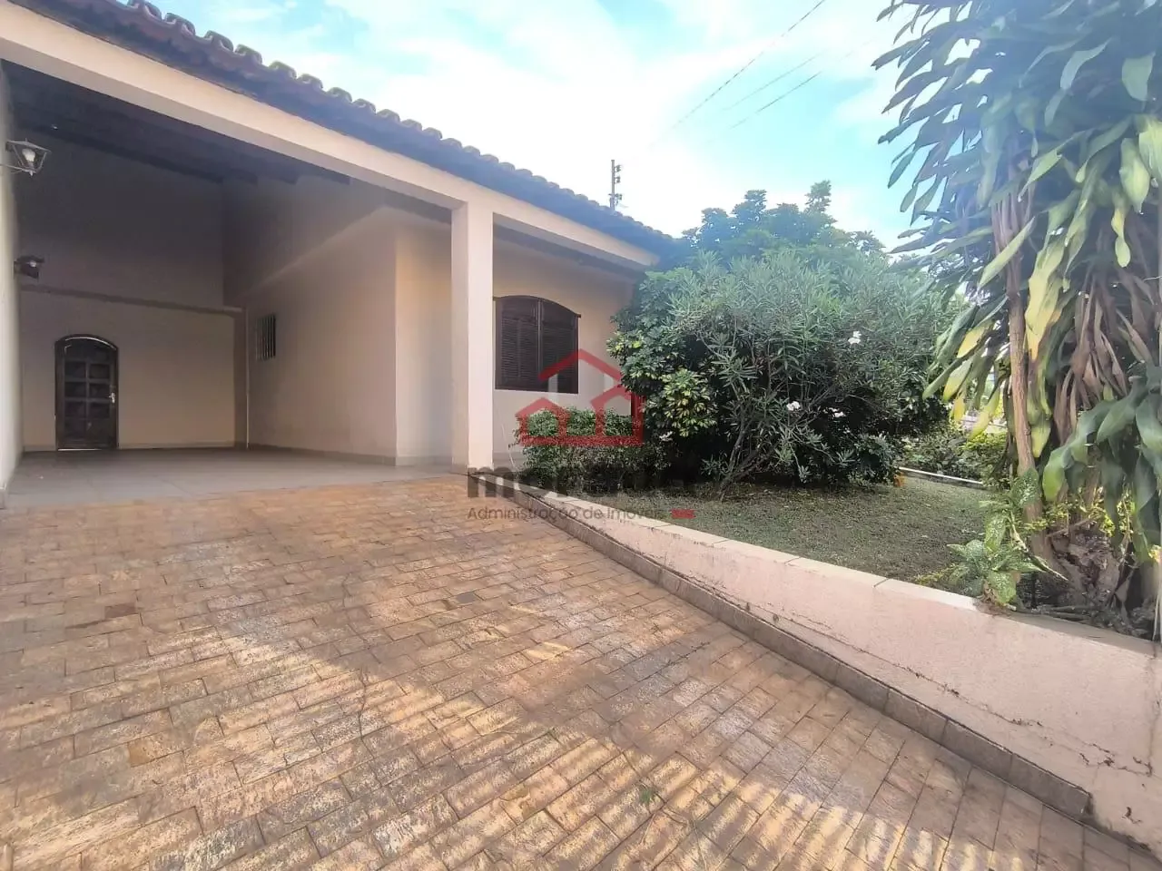 Casa 3 quartos, 2 vagas para alugar no Cerqueira Lima