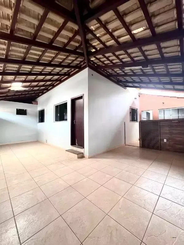Casa à venda com 3 quartos, 1 suíte e 2 vagas na Várzea da Olaria