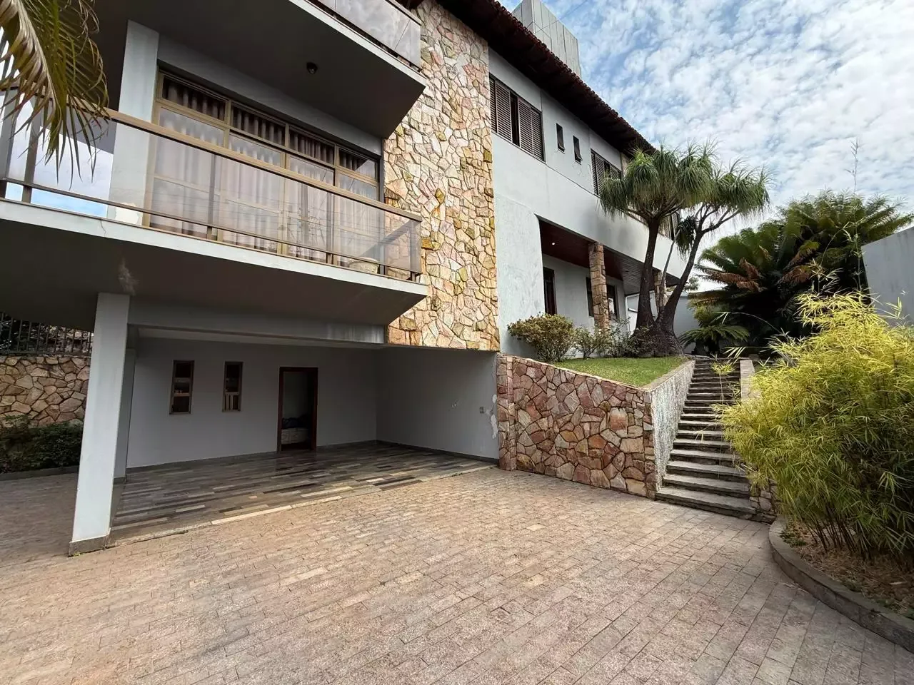 Casa à venda no Belvedere — 4 quartos, 2 suítes, 4 vagas