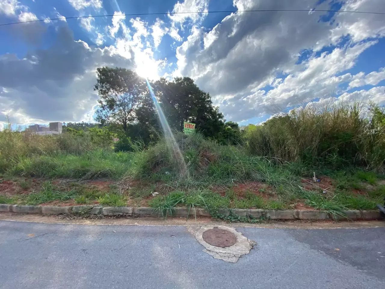 Lote à venda na Vila da Serra – R$ 300 mil