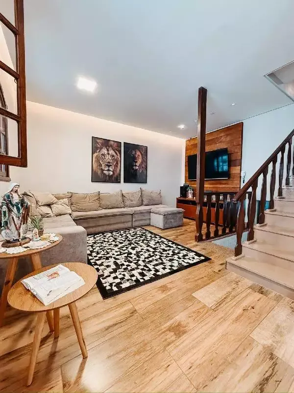 Casa 4 quartos, 2 suítes e 3 vagas à venda no Santanense