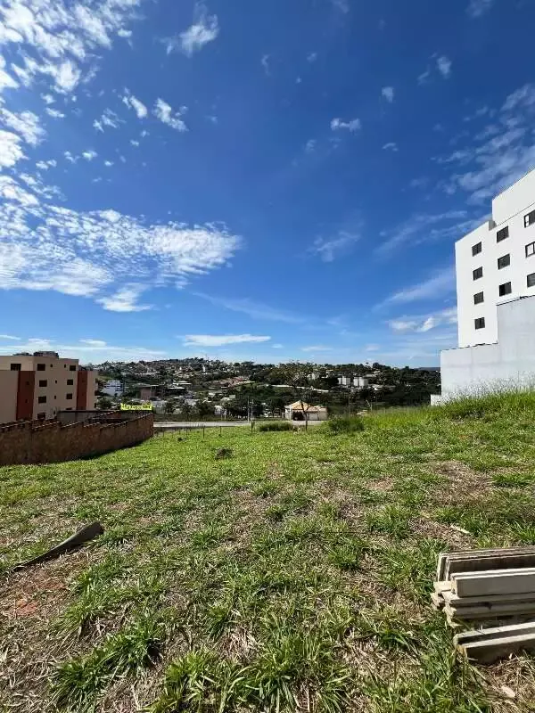 Lote à venda no Tropical