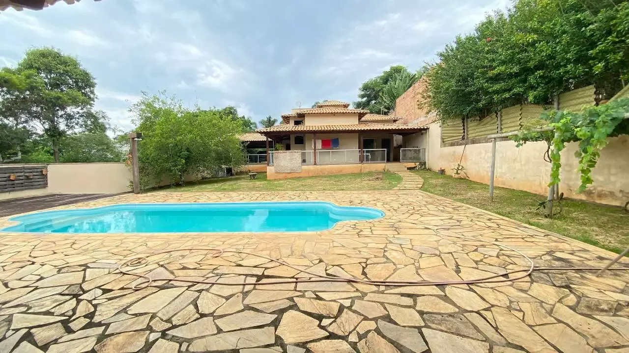 Casa à venda no Condomínio Alphaville — 3 quartos