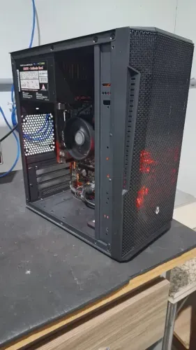 PC Ryzen 3 2200G 8GB DDR4 240GB SSD + Monitor 19,5" Full HD