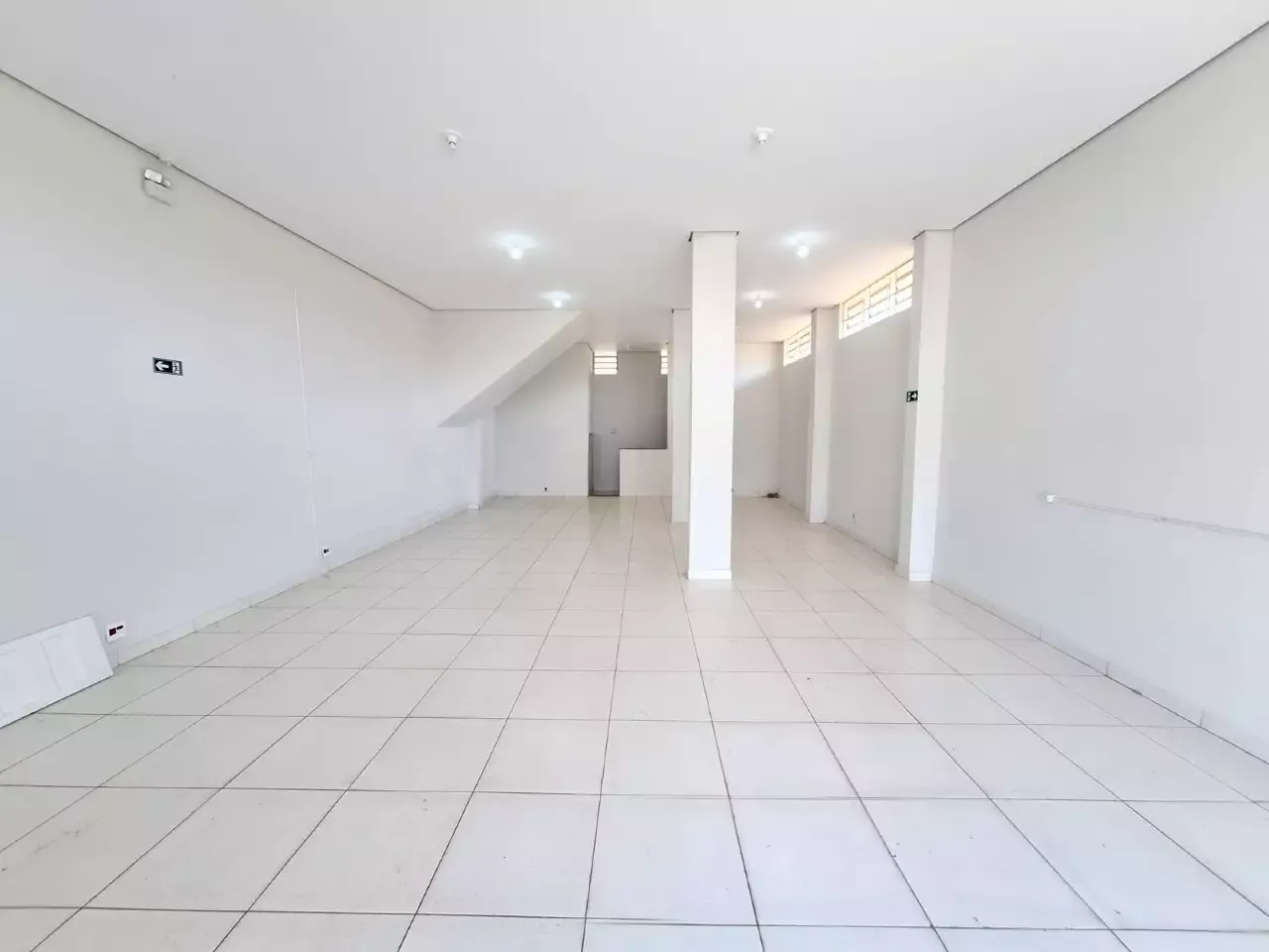 Loja Ampla — Loja comercial 108 m² para alugar no Garcias