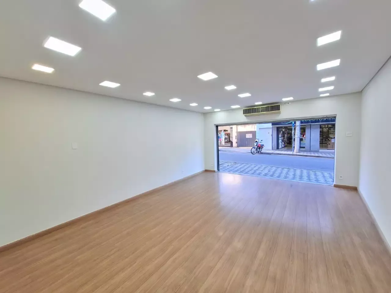 Excelente Loja Com Ótima Localização Central — 70 m² para alugar