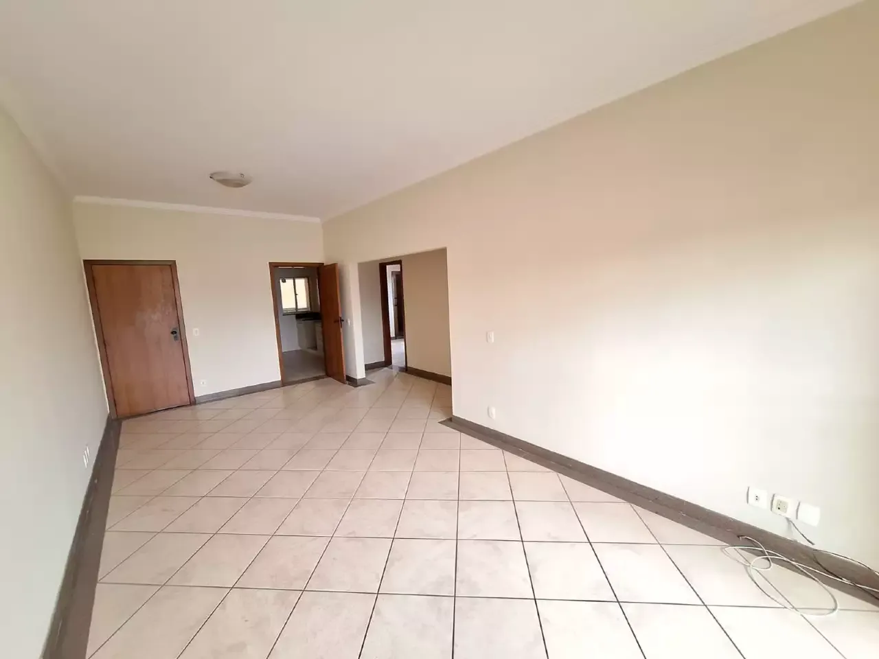 Apartamento para alugar, 3 quartos com suíte, 2 vagas no Centro