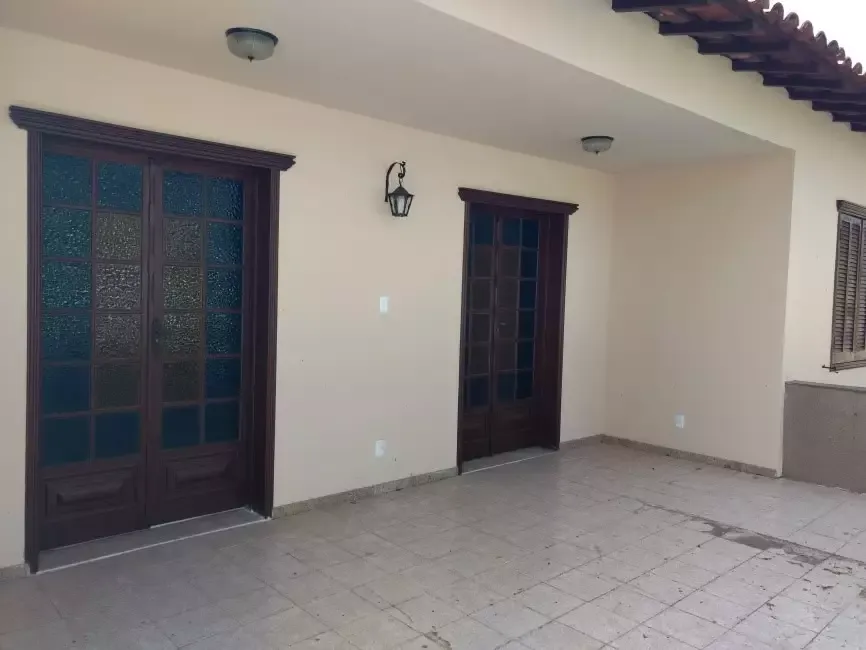 Casa para aluguel no bairro Cerqueira Lima — 3 quartos