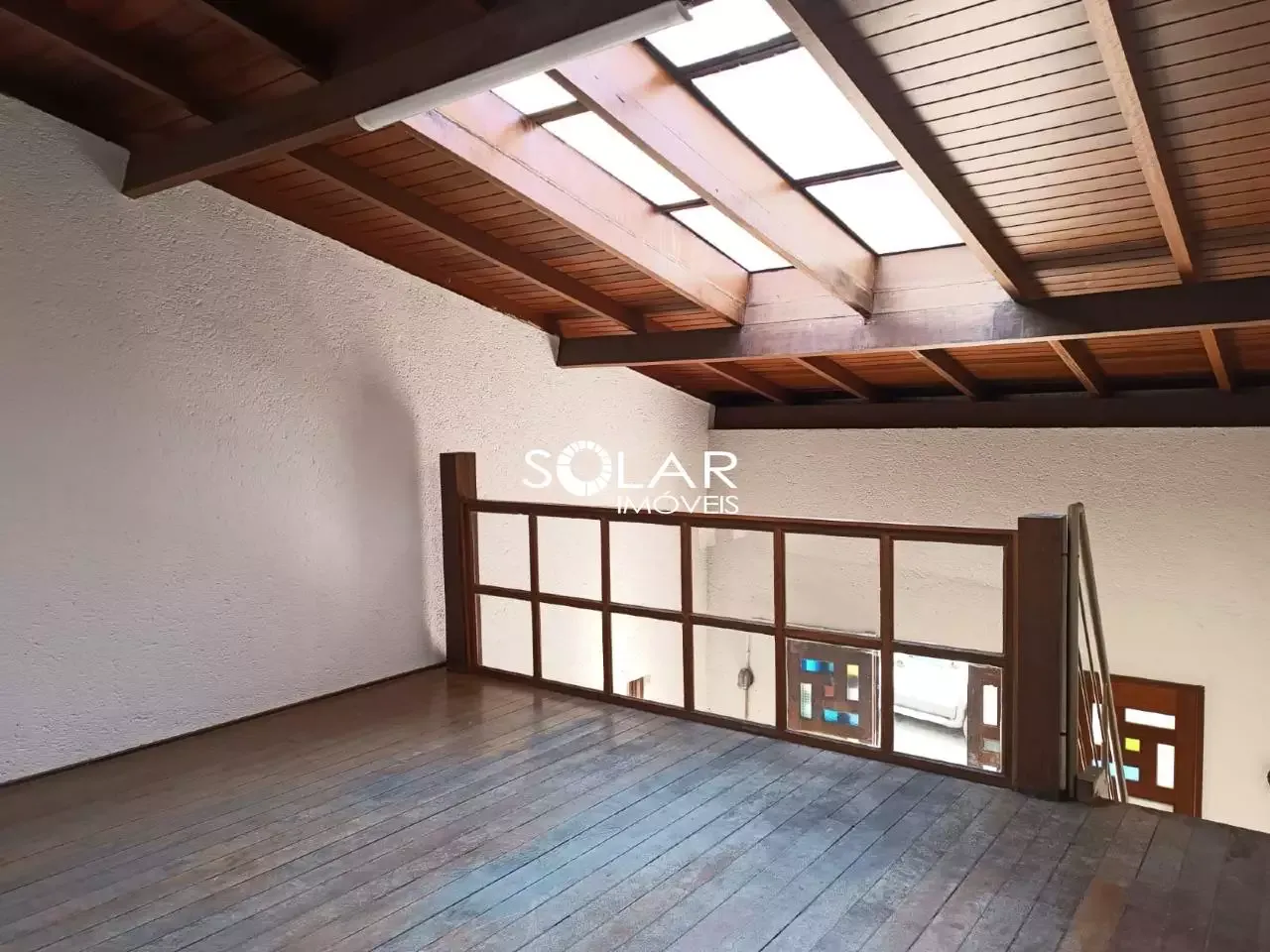 Loja comercial de dois pavimentos para alugar no Centro