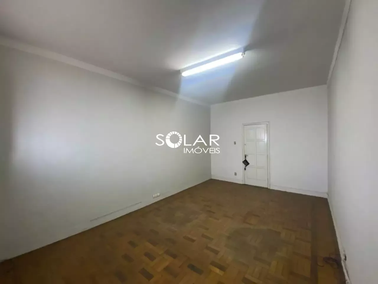 SALA COM EXCELENTE LOCALIZAÇÃO!!! — Aluguel no Centro, 30 m²