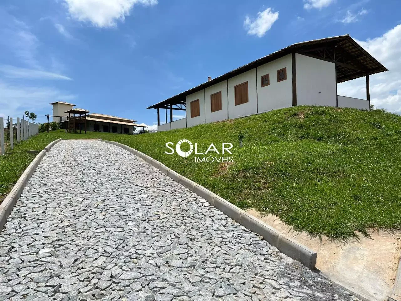 Exclusividade Solar Imóveis — Fazenda 2,57 hectares com lagoa e pista