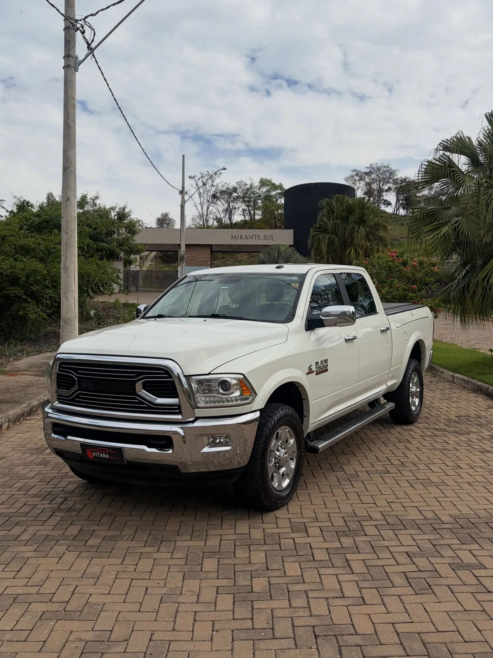RAM Laramie 4x4 Diesel 18/18 à venda