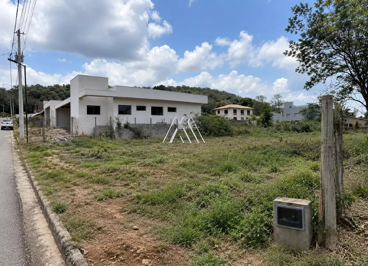 Lote à venda no Condomínio Alphaville, terreno cercado