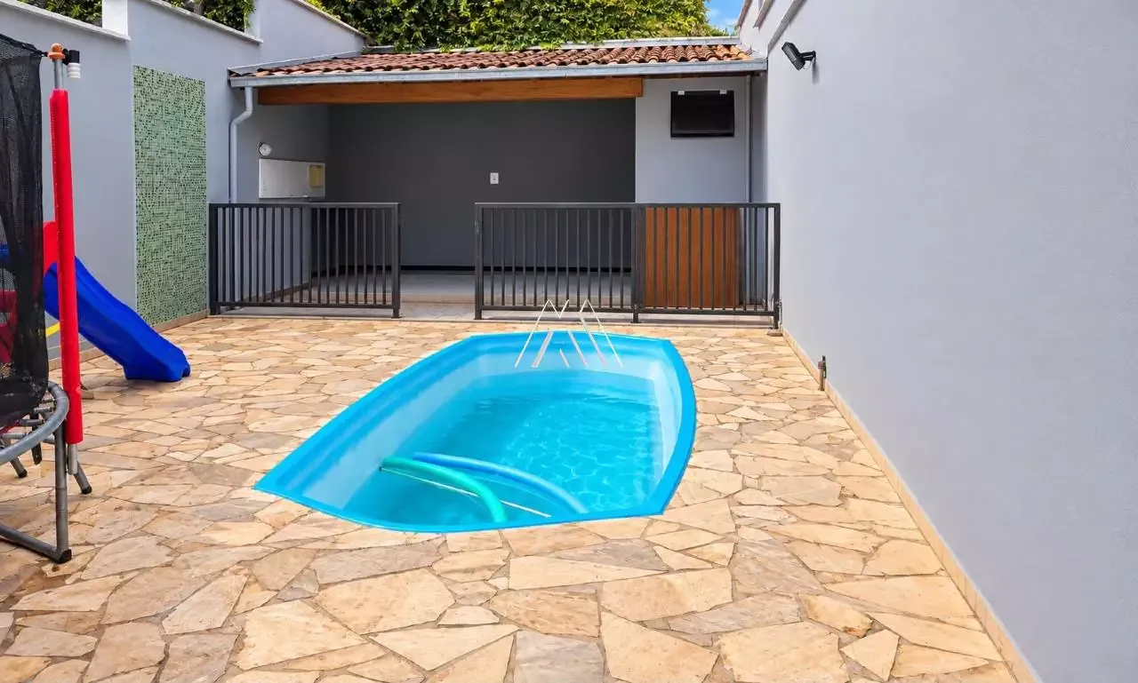 Casa 3 quartos à venda no Juscelino Kubitschek, com piscina