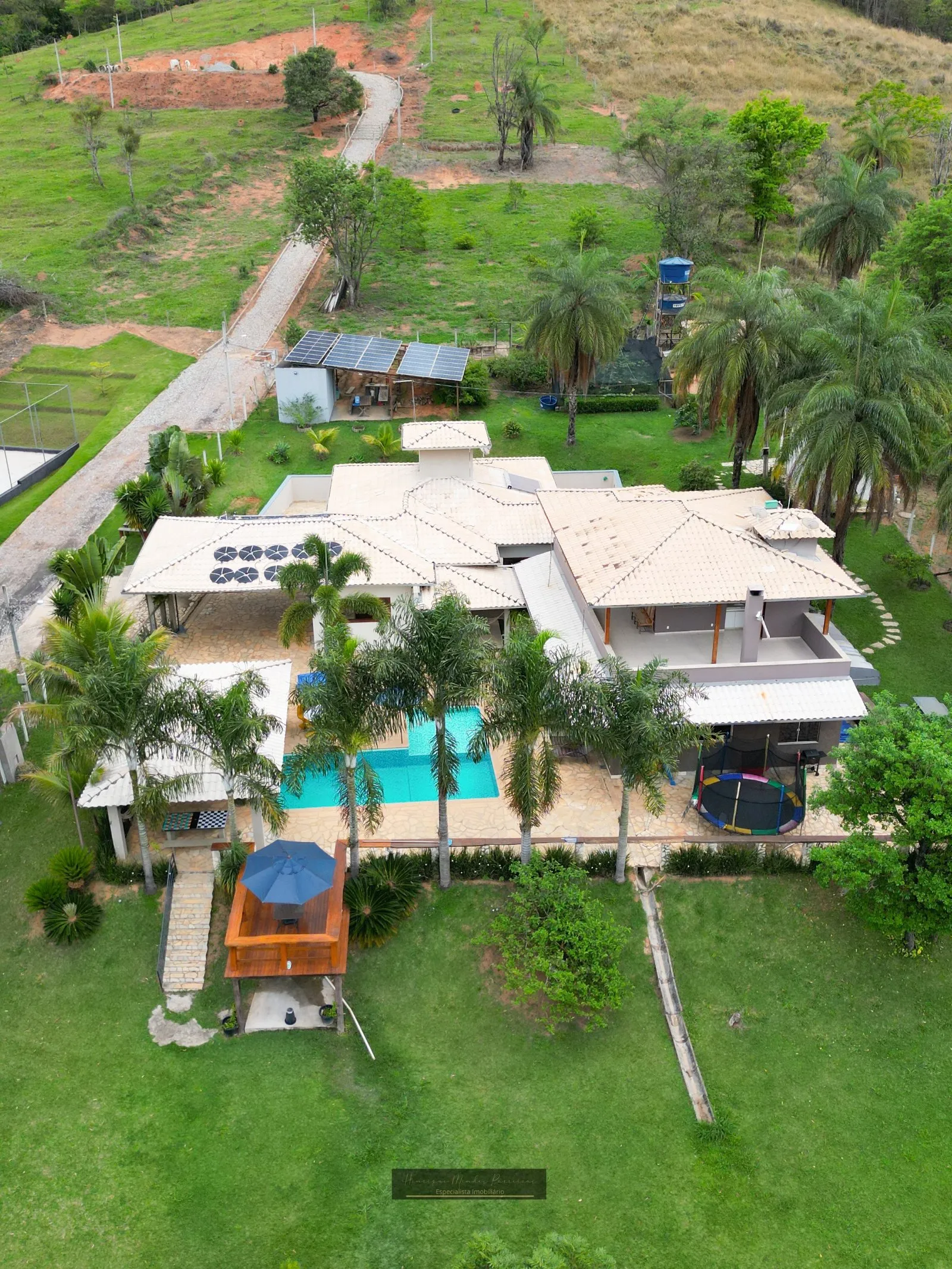 Sítio com lazer completo à venda, 370 m² construídos