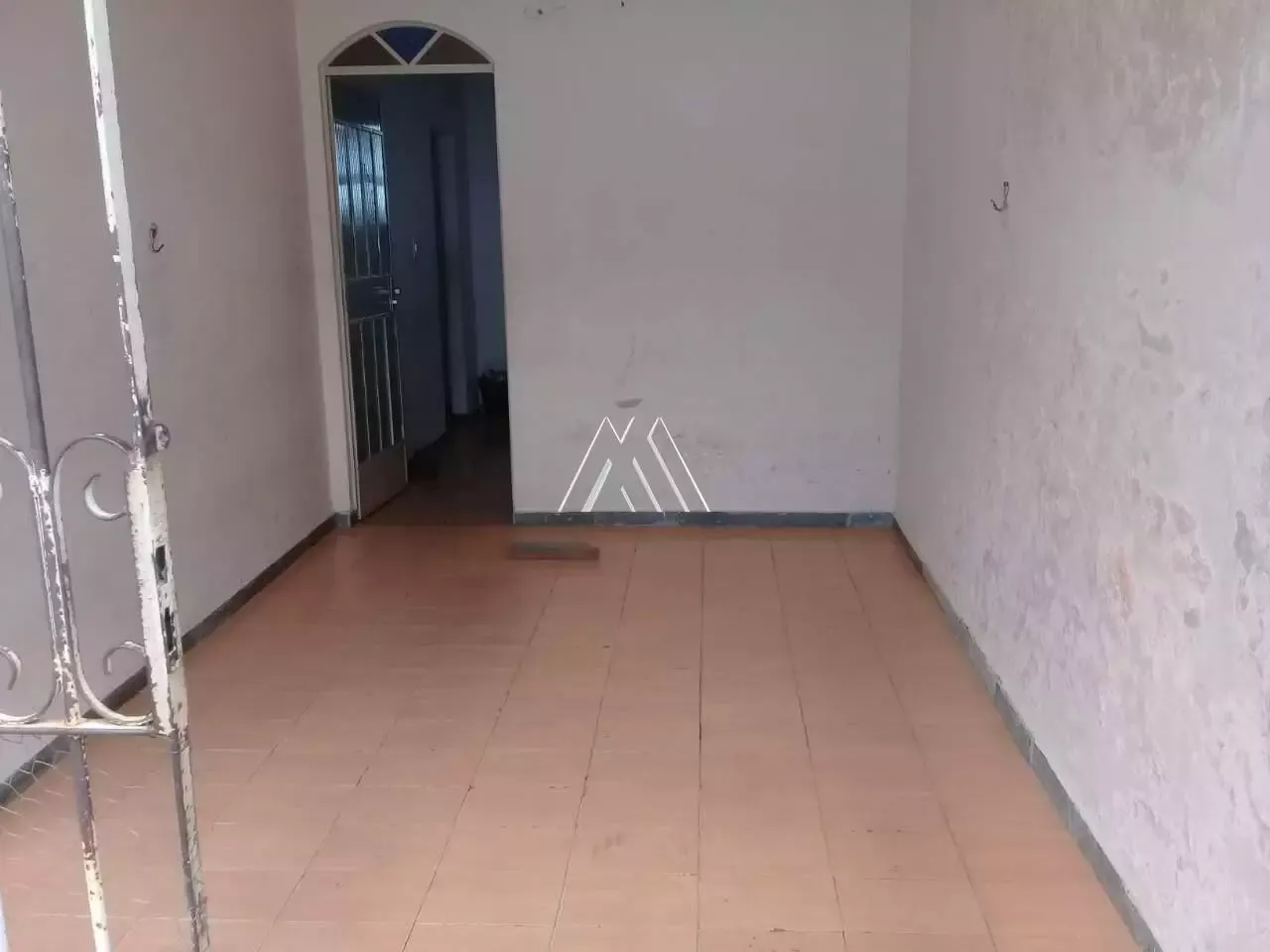 Vendo casa em Itaúna em excelente localização!
