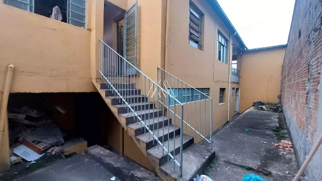 Vendo casa em Itaúna em excelente localização! — Casa 3 quartos no Santanense