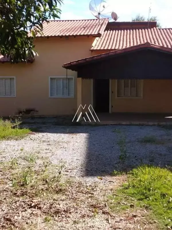 Vendo sítio em Itaúna com excelente localização!