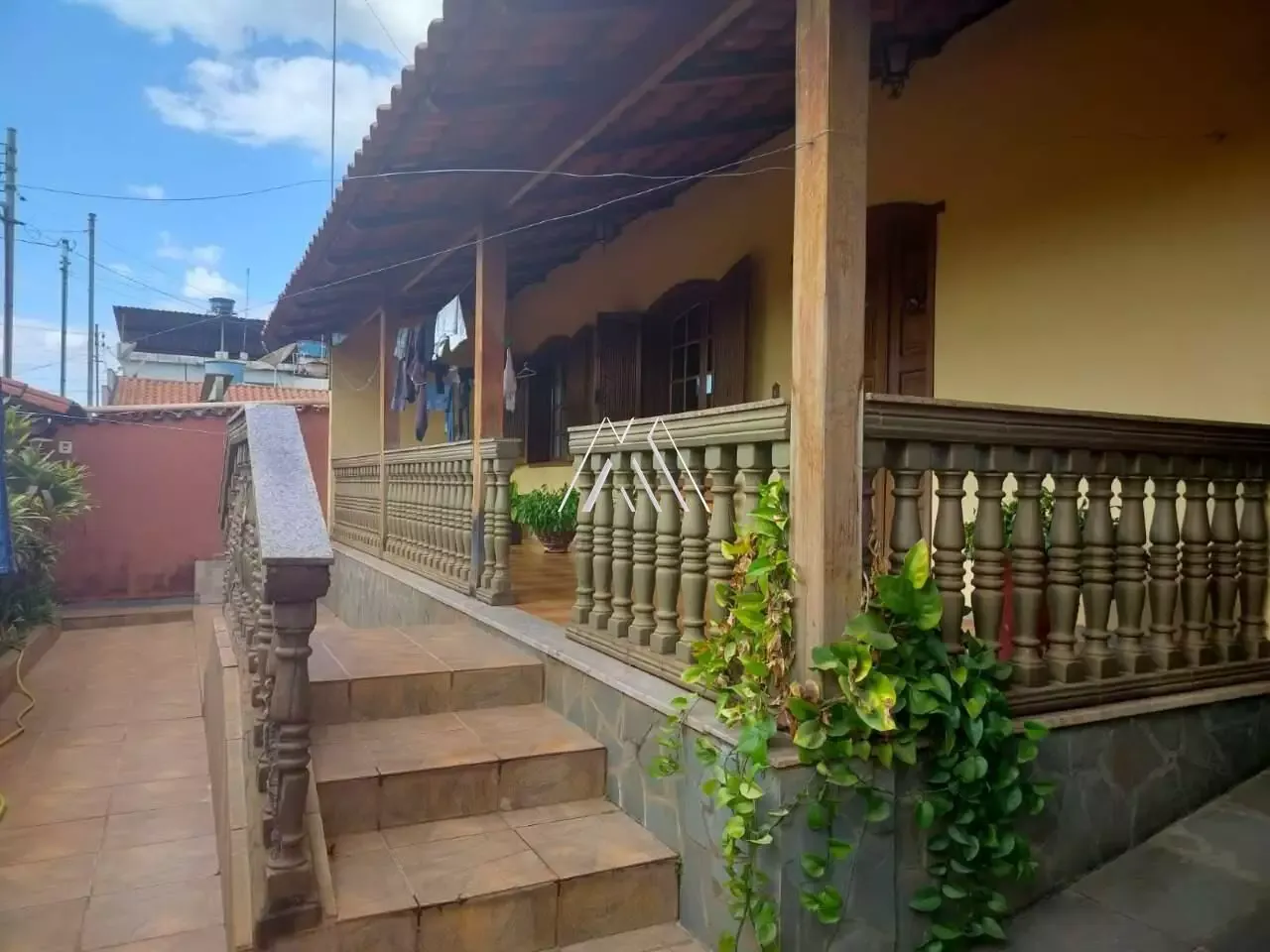 Vendo casa em Itaúna em excelente localização! — Casa 3 quartos no Centro