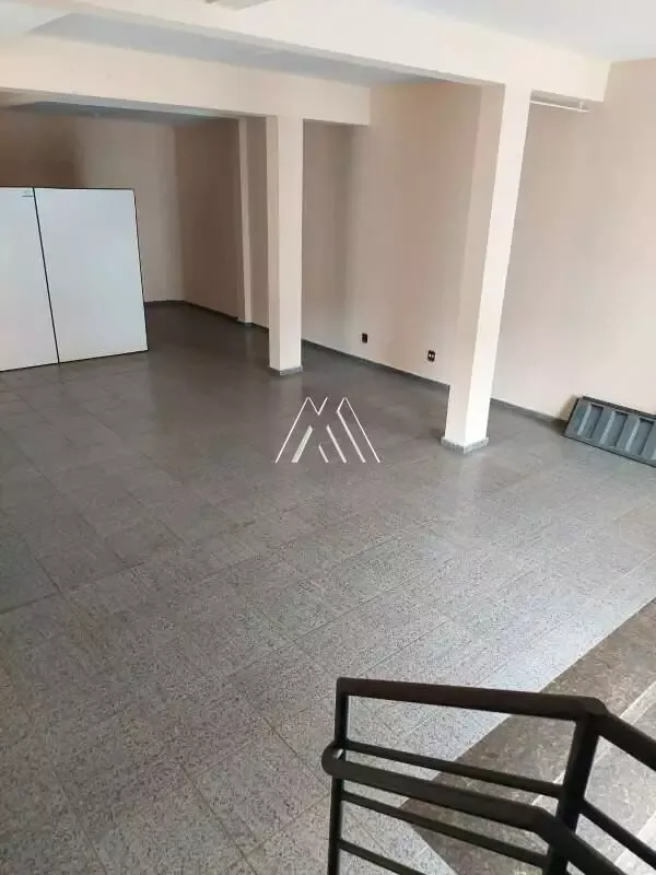 Vendo loja comercial em Itaúna com excelente localização! — 250 m² no Graças