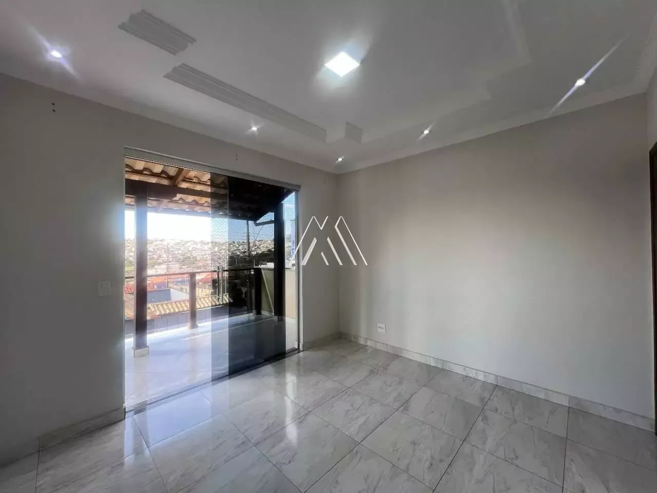 Vendo Apartamento com 03 quartos e 01 Suíte, 02 Vagas