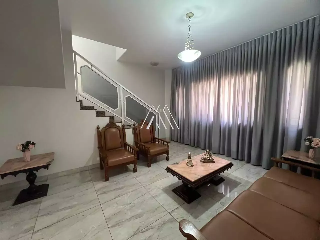Vendo casa em Itaúna com área gourmet, piscina e sauna em ótima localização