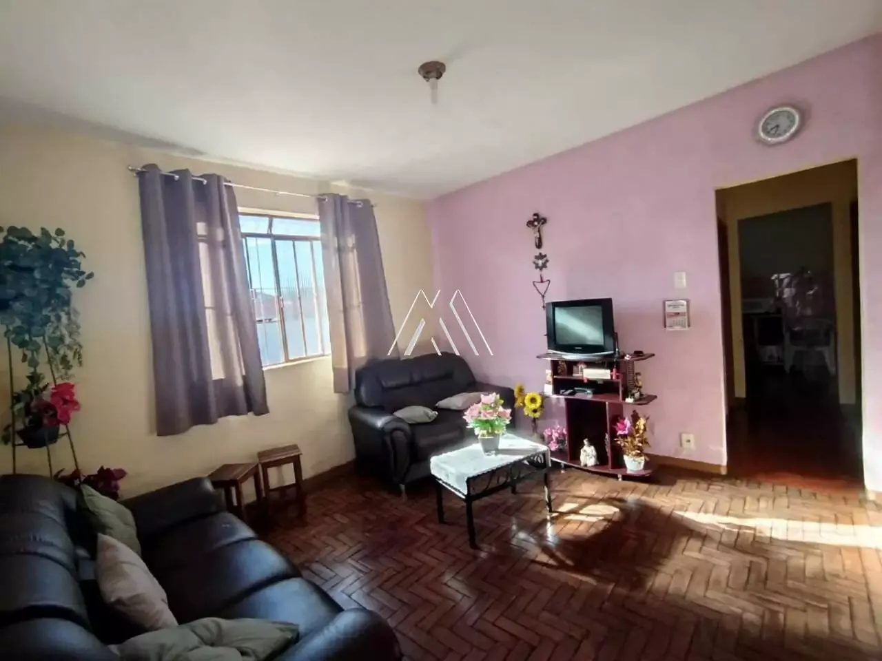 Vendo casa em Itaúna em excelente localização! — 5 quartos no Santanense