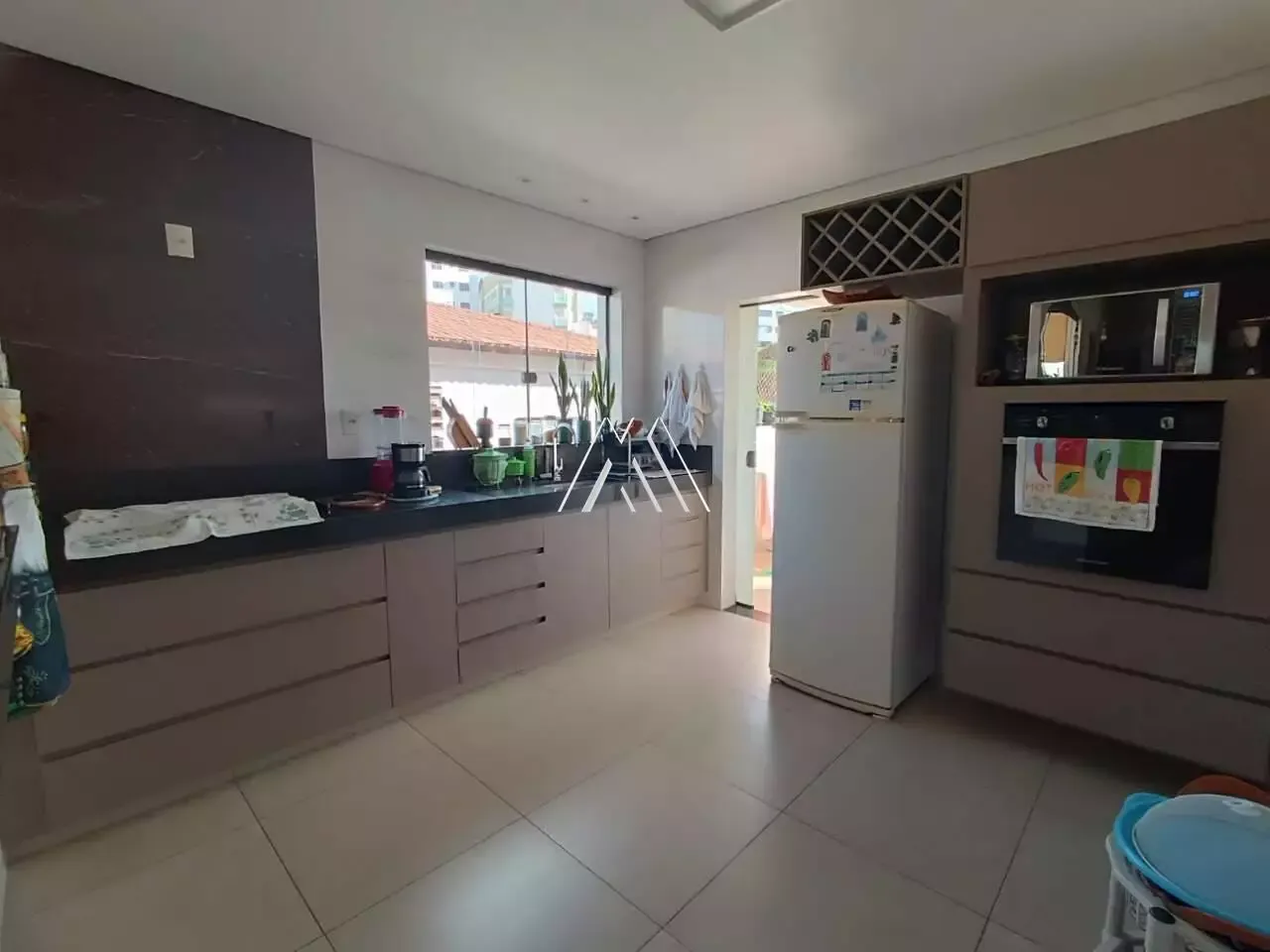 Vendo casa em Itaúna em excelente localização! — 8 quartos no Graças