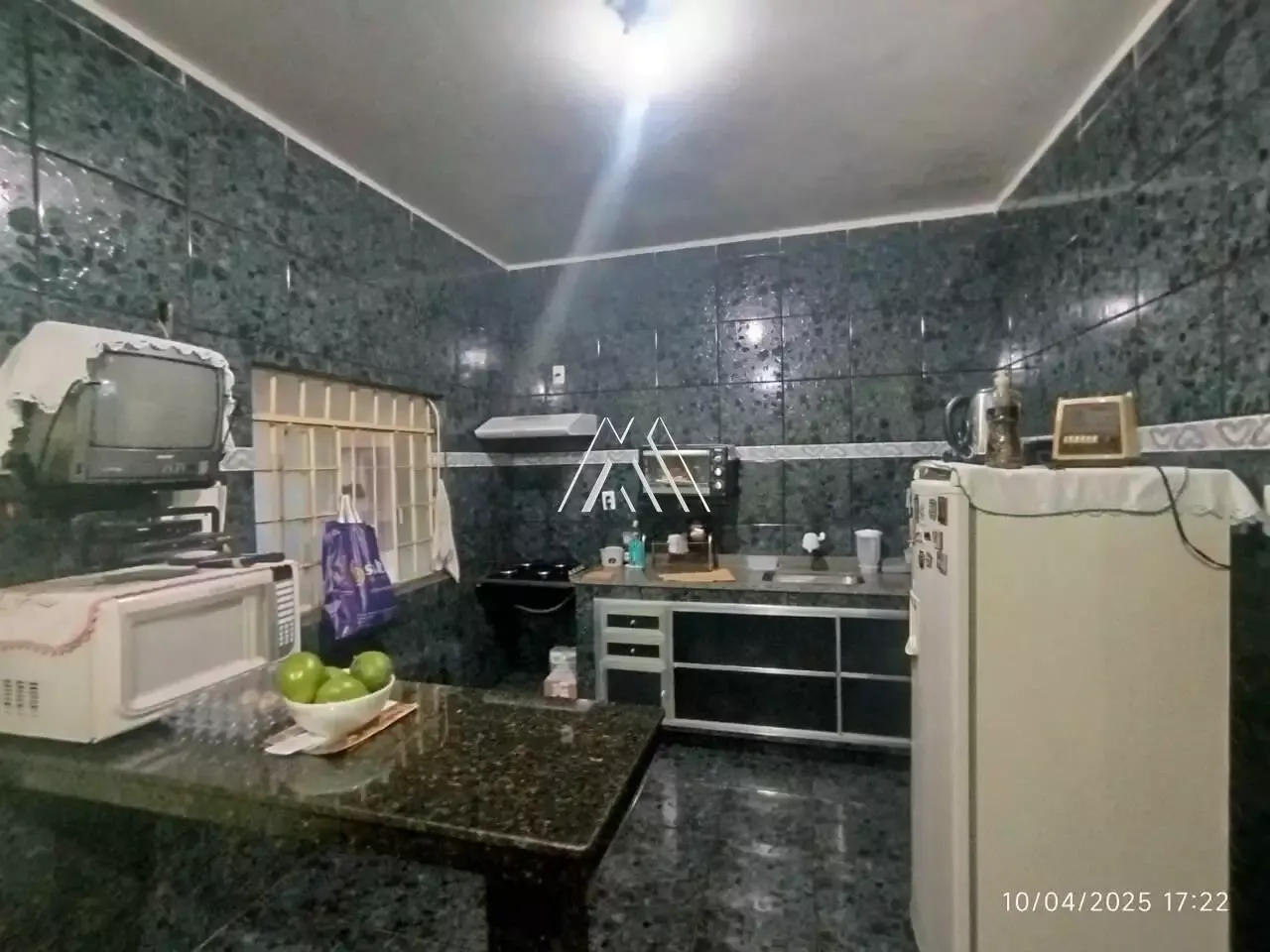 Vendo casa em Itaúna com 03 quartos com excelente localização
