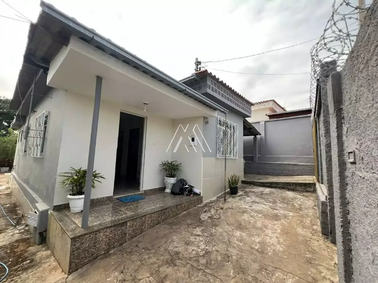Vendo casa em Itaúna em excelente localização!