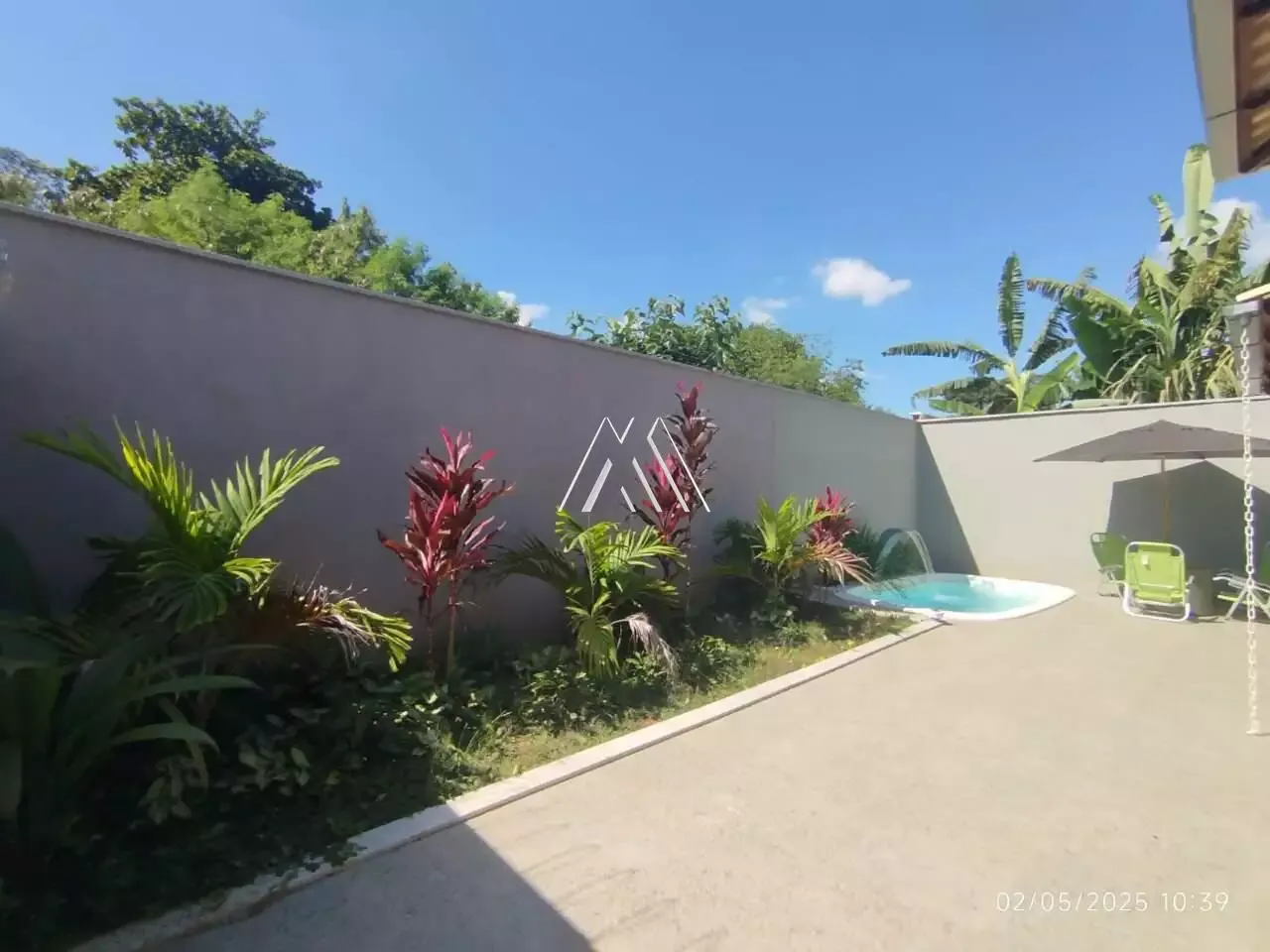 Vendo casa com 03 quartos com uma excelente localização