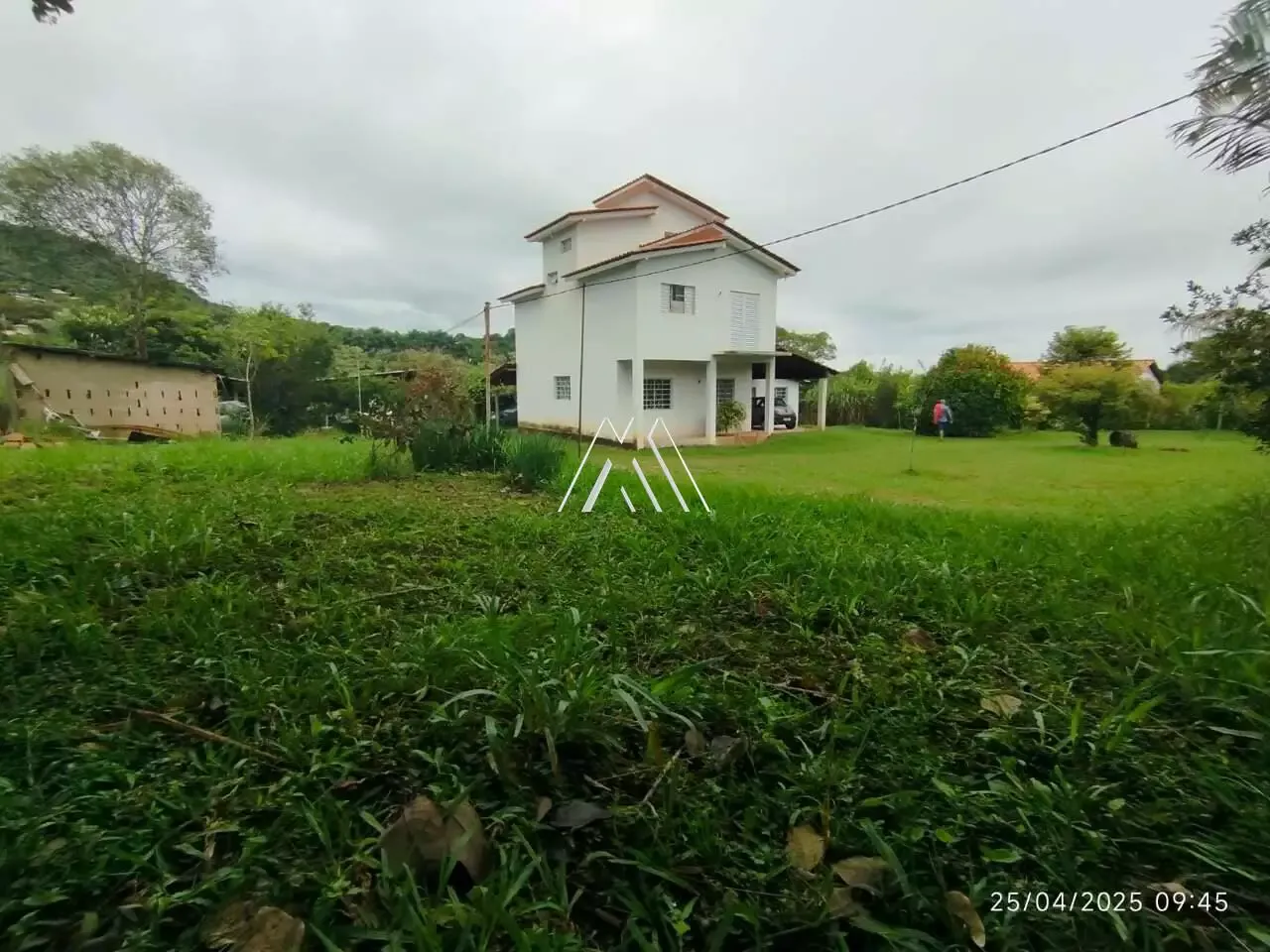 Vendo chácara em Condomínio Fechado com Segurança e Tranquilidade de 3000m² excelente localização.