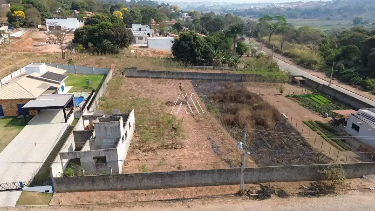 Vendo chácara em Itaúna com ótima localização! — 1.000 m² no Garcias