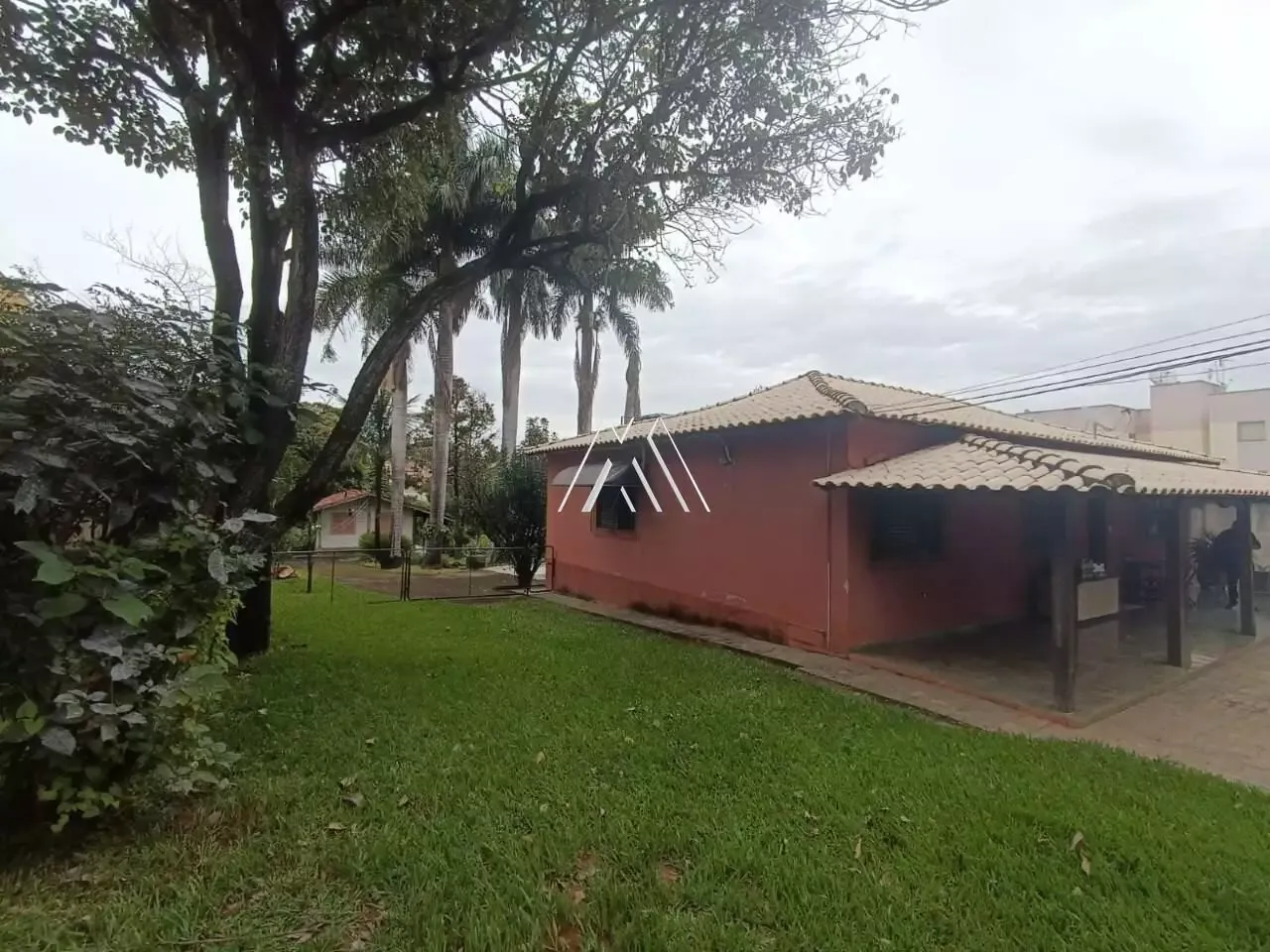Vendo excelente casa em Itaúna em excelente localização!