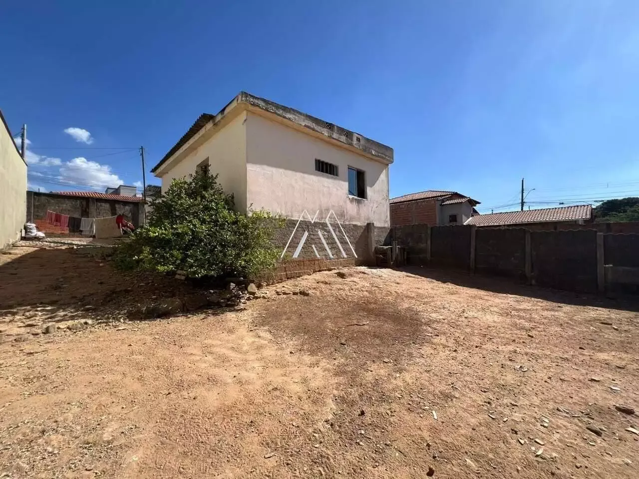 Vendo casa com 02 quartos no Aeroporto
