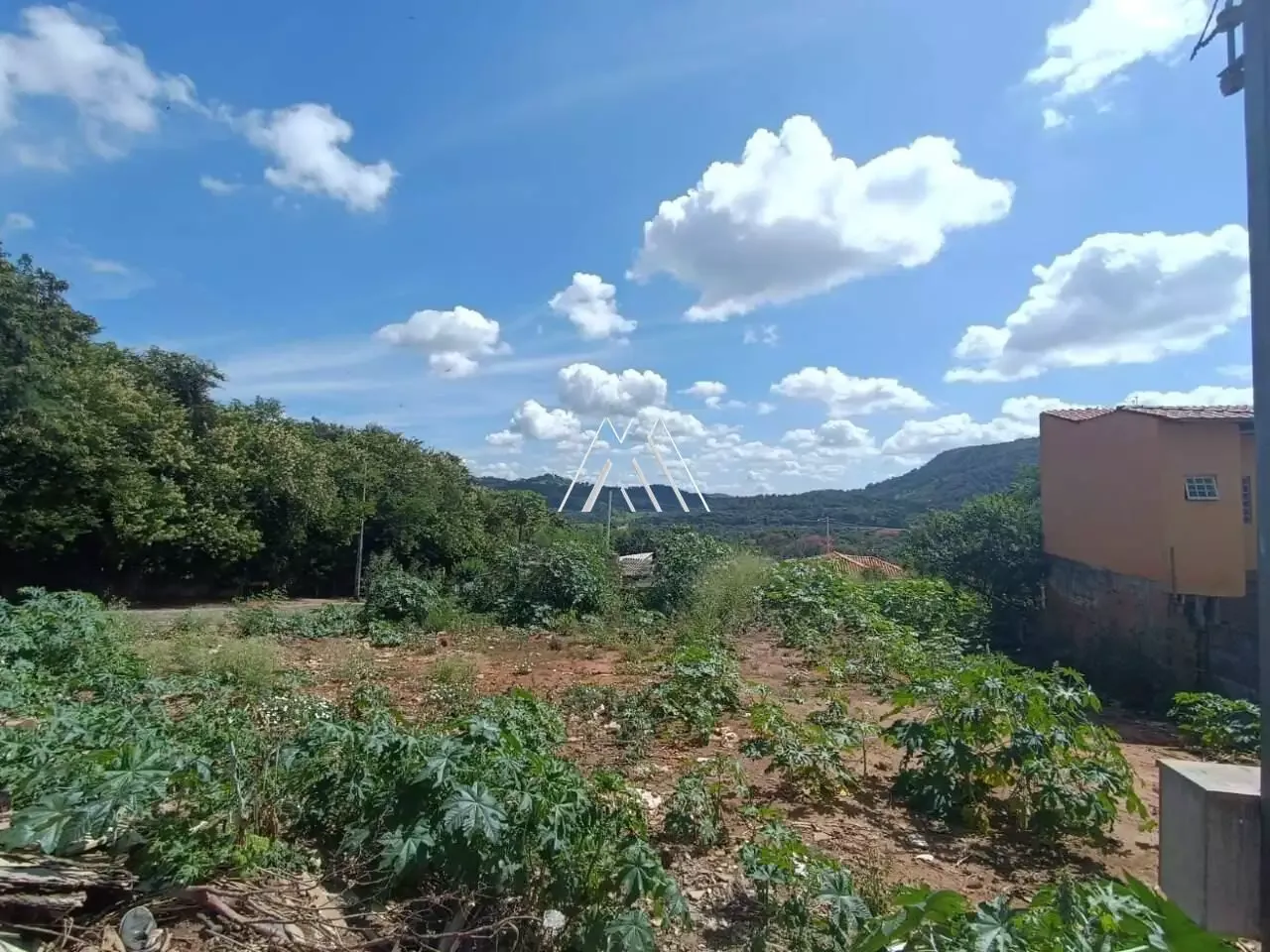 Vendo lote em Itaúna com ótima localização! — 292 m² no Graças
