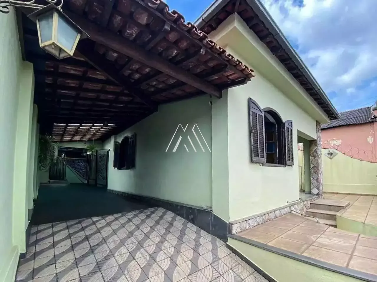 Casa em Santanense com quintal grande — 3 quartos à venda