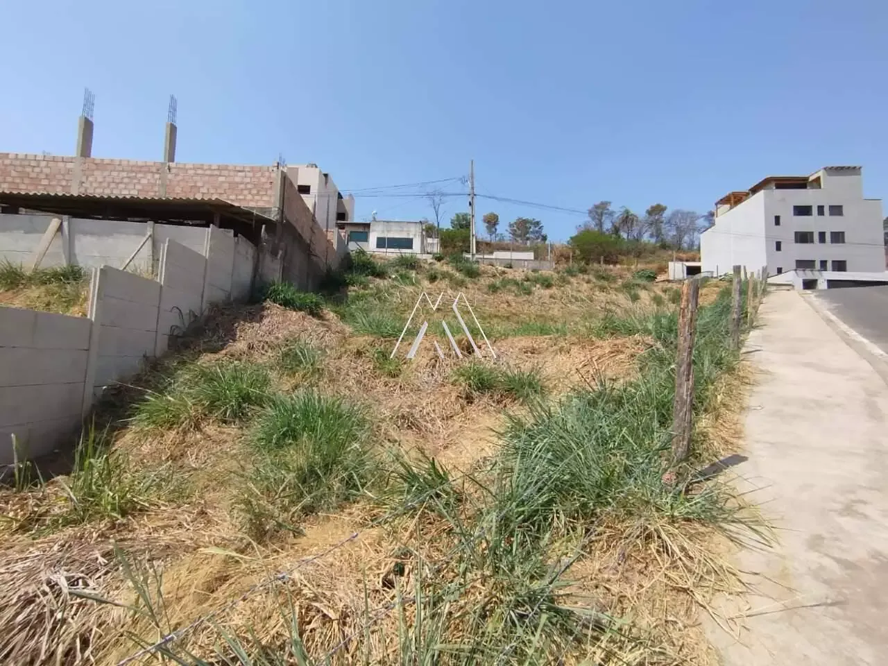 Vendo lote em Itaúna com ótima localização! — 442 m² no Olímpio Moreira